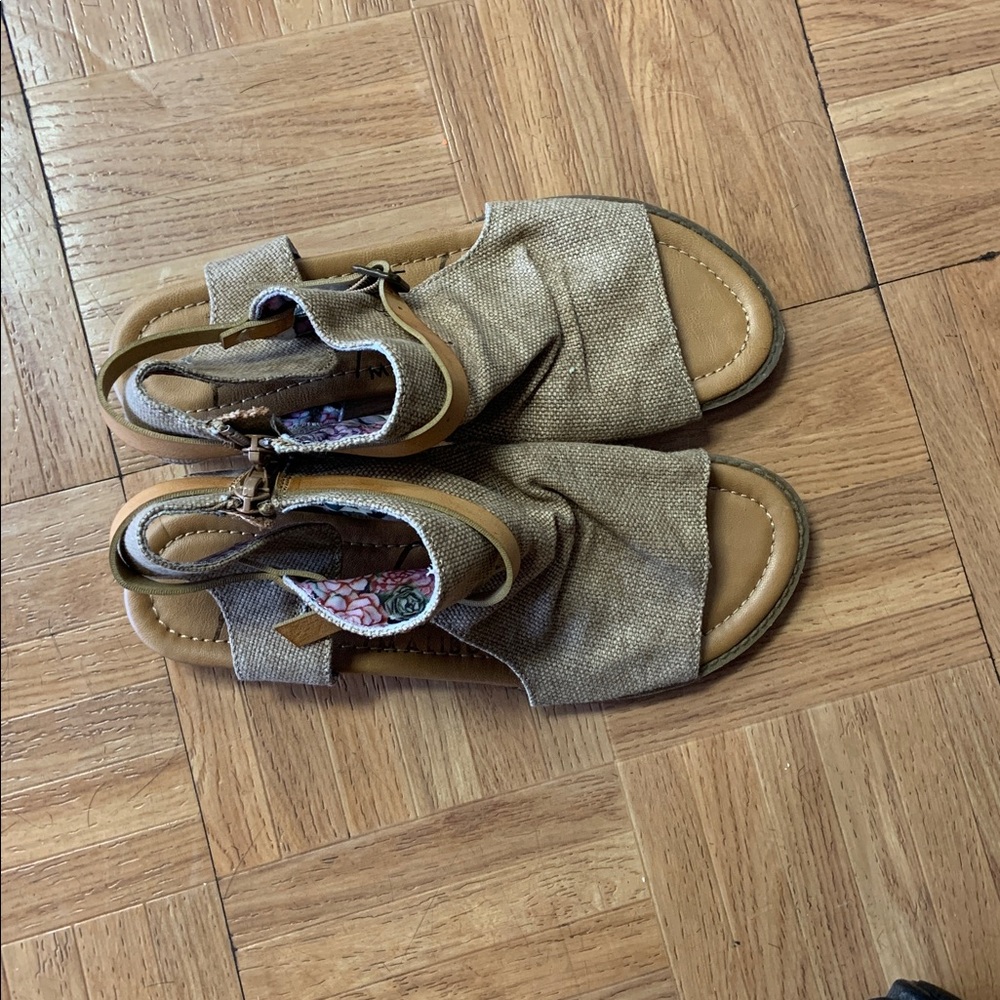 Blowfish Malibu Bella Side Zip Sandals 8